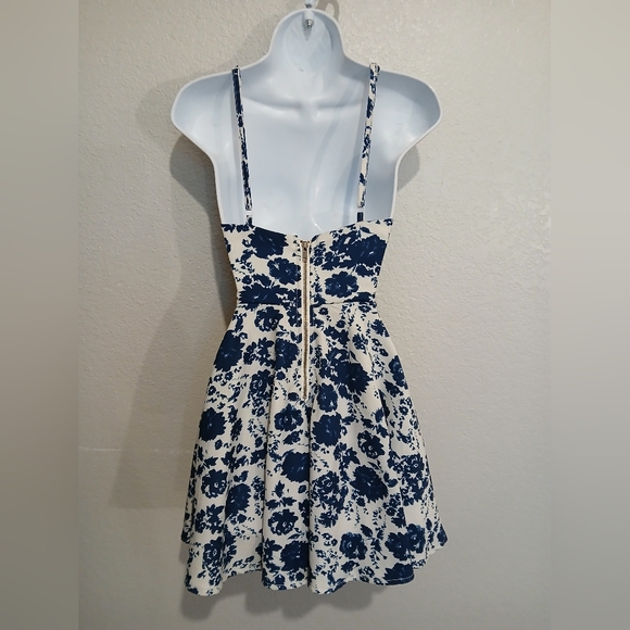 Lulu's All In Motion Blue & White Floral Skater Dress Size Small - Picture 9 of 11